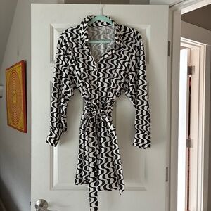 H&M bold graphic shirt dress